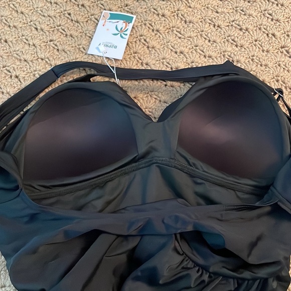 B2PRITY black bathing suit top - new with tags - L - Picture 6 of 6